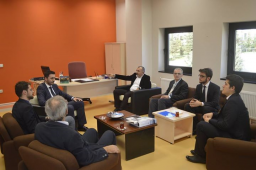 GVD , İşletme - Üniversite öğrenci buluşmasında Kocaeli Üniversitesi'i Mühendislik bölüm başkanları ve öğrencilerle sempozyumda buluştu.